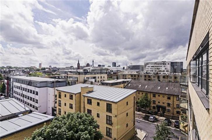 			MODERN 2 BEDROOM APARTMENT IN A PORTERED DEVELOPMENT, 2 Bedroom, 1 bath, 1 reception Flat			 Ice Wharf  , KINGS CROSS 